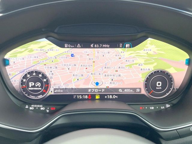 ●純正ナビ:一体感のあるナビは、高級感ある車内を演出してくれます。Bluetooth再生などオーディオ機能も充実しておりますので、運転もより楽しめます♪