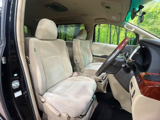 運転席シート廻りは使用感も少なく、良好な状態となっています。丁寧に使われていたことがよくわかりますね。