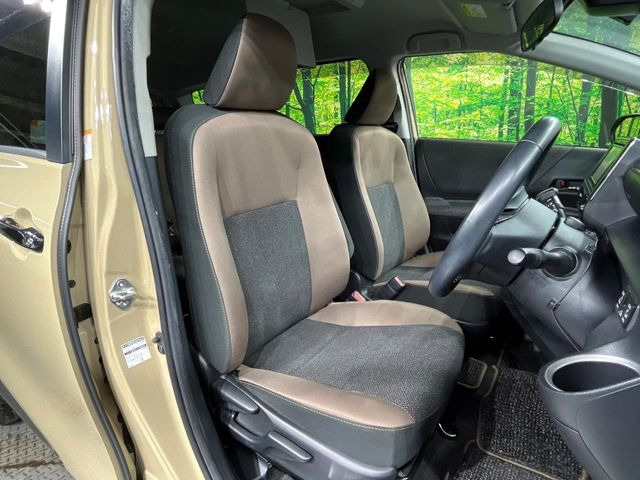 運転席シート廻りは使用感も少なく、良好な状態となっています。丁寧に使われていたことがよくわかりますね。