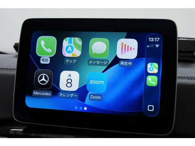 アップルカープレイ搭載されており、使い慣れたiPhoneのナビや音楽アプリをそのまま車のディスプレイで操作していただけます。