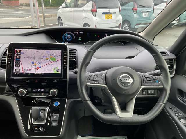 セレナ1.2 e-POWER ハイウェイスターV アーバンクロム