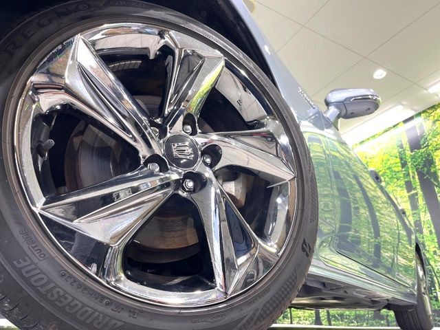 �y����18�C���`�A���~�z�C�[���z�O�ςɃ}�b�`���������A���~�z�C�[���𑕒����Ă���܂��B�e��ЊO�A���~�z�C�[����A�X�^�b�h���X�^�C�����戵�����Ă���܂��B���񂲑��k����������
