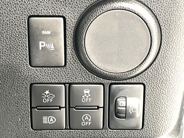 【コーナーセンサー】バンパーに付いたセンサーが障害物を検知!一定の距離に近づくとアラートで教えてくれます♪狭い駐車スペースや車庫入れ時も安心ですね☆