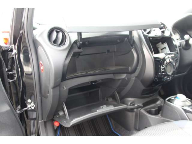 ノート1.2 e-POWER メダリスト ブラックアロー