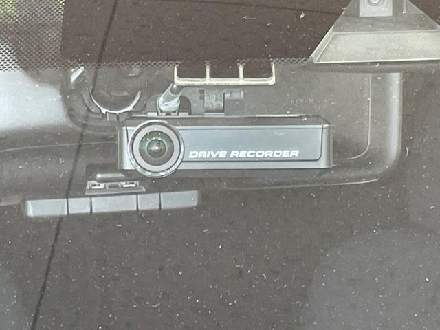 【ドライブレコーダー】ドライブレコーダー装備!走行中はもちろん、あおり運転や事故に遭遇した際、映像で記録し、万一のリスクに備えます。※記録用SDカードはお客様ご自身でご準備いただく必要があります。