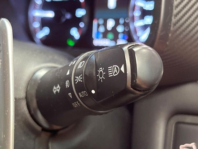 【オートマチックハイビーム】夜間の安全走行に役立つ便利な機能!先行車や対向車を検知し、ハイビームとロービームを切り替えてくれます♪