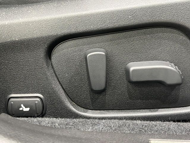 【パワーシート】スイッチ一つで簡単にシートの微調整が可能!電動だから力もいりません!快適なシートポジションにセットして、快適なドライブをお楽しみください。