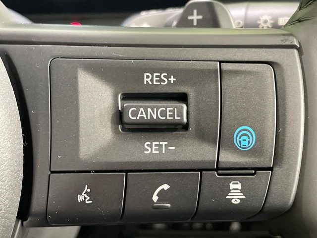 【プロパイロット】高速道路での長距離走行が楽に!!渋滞時と巡回走行のシーンで、アクセル・ブレーキ・ステアリングを自動で制御し、長距離運転の負担を軽減してくれます♪