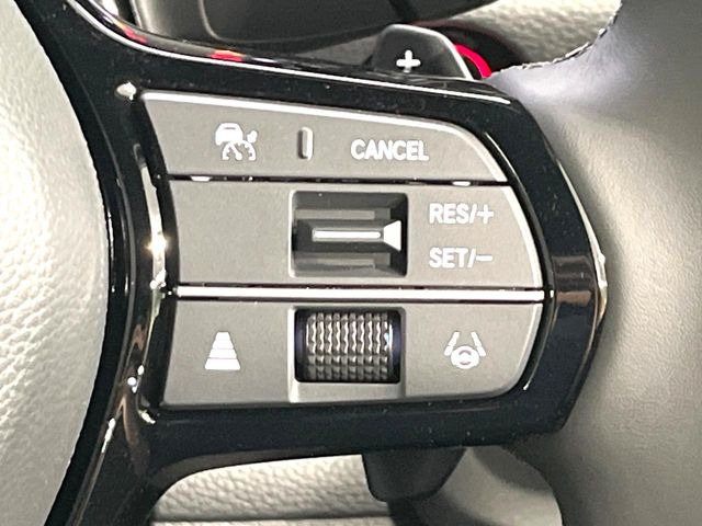 【アダプティブクルーズコントロール】高速道路での長距離走行が楽に!!自動で速度を保つクルーズコントロールが、衝突軽減システムと連携し、前方の車両を感知して車間を保つように速度調節してくれます!!