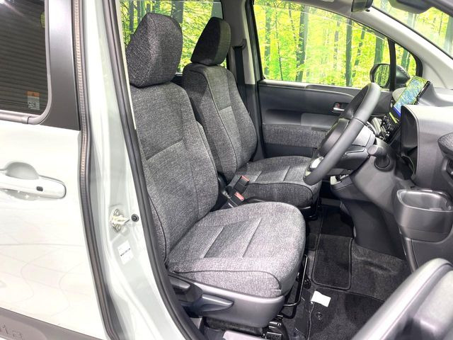 運転席シート廻りは使用感も少なく、良好な状態となっています。丁寧に使われていたことがよくわかりますね。