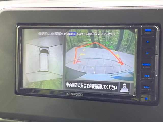 【マルチアラウンドモニター】専用のカメラにより、上から見下ろしたような視点で360度クルマの周囲を確認することができます☆死角部分も確認しやすく、狭い場所での切り返しや駐車もスムーズに行えます。