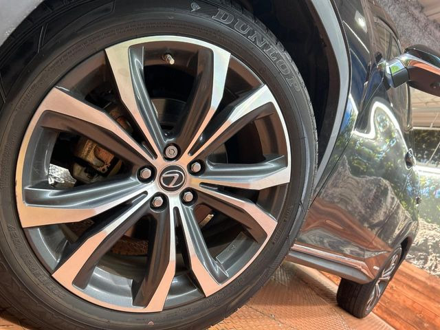 �y����20�C���`�A���~�z�C�[���z�O�ςɃ}�b�`���������A���~�z�C�[���𑕒����Ă���܂��B�e��ЊO�A���~�z�C�[����A�X�^�b�h���X�^�C�����戵�����Ă���܂��B���񂲑��k����������