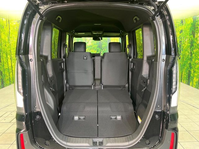 普段のお買い物や通勤、送迎等に十分な荷室スペースを確保しております。セカンドシートを倒すと、大きな荷物の積載も可能です♪