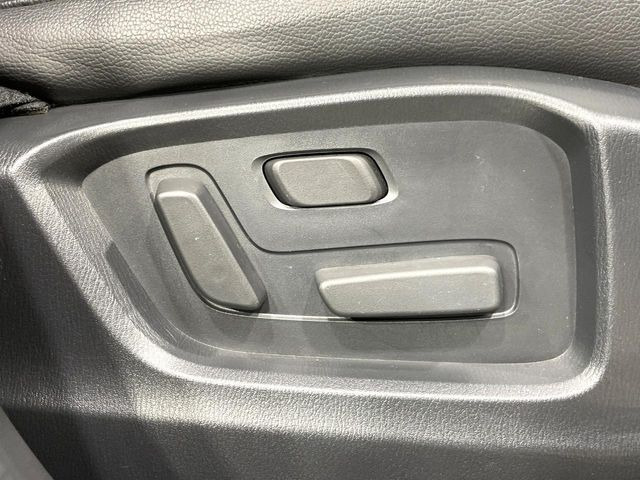 【パワーシート】スイッチ一つで簡単にシートの微調整が可能!電動だから力もいりません!快適なシートポジションにセットして、快適なドライブをお楽しみください。