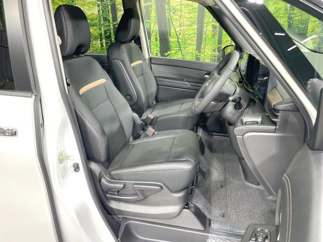もちろん車内はキレイです♪よりクリーンな状態をキープしたいお客様には『ナノゾーンコート』がおすすめ!新型コロナウイルス対策や、除菌・消臭に効果を発揮し多くの方にご好評いただいております。