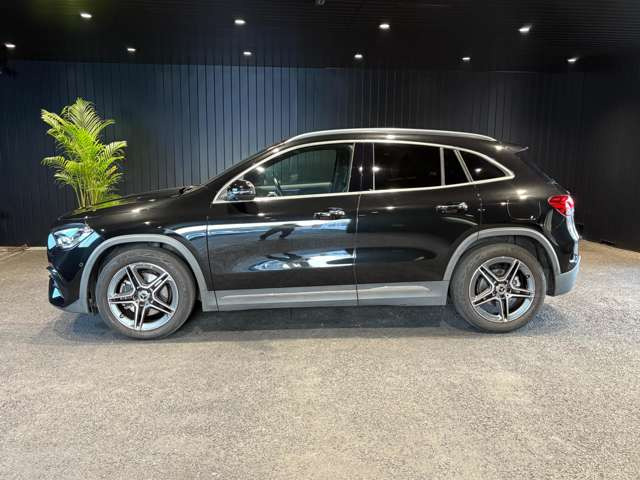 GLAクラスGLA200d 4マチック AMGラインパッケージ 4WD