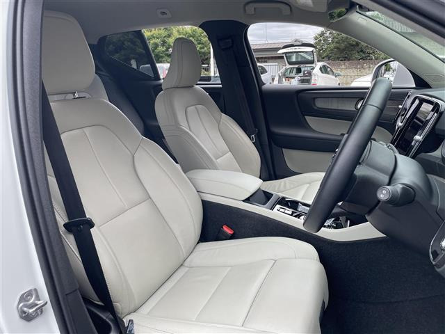 XC40B4 AWD インスクリプション 4WD