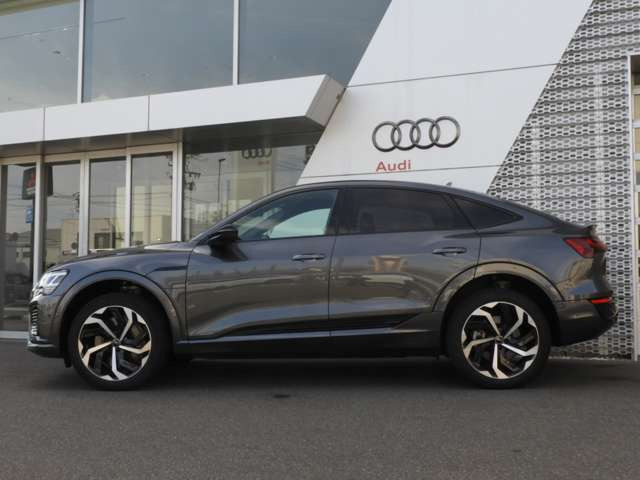 Q8スポーツバック e-tron55 クワトロ Sライン 4WD