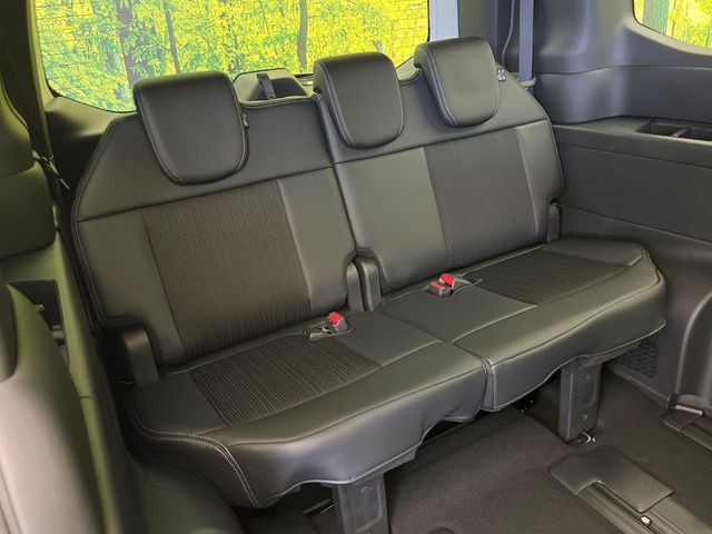3列目シートはもちろん状態良好☆大人でもゆったりと座って頂けますので、大人数でのお出かけもラクラクです♪ご家族で、気の知れた仲間で、ドライブに行くのが楽しみですね♪