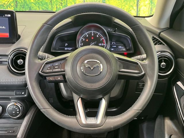 【純正革巻きステアリング】上質な革を使用することで、手にしっかり馴染みとても運転しやすいハンドルです♪