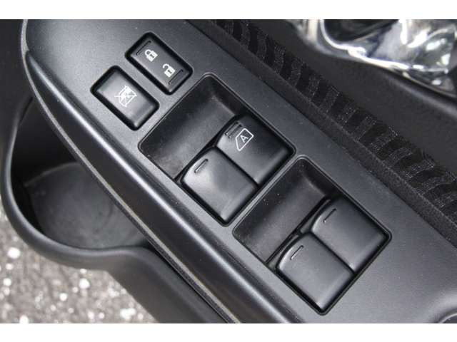 ノート1.2 e-POWER メダリスト ブラックアロー