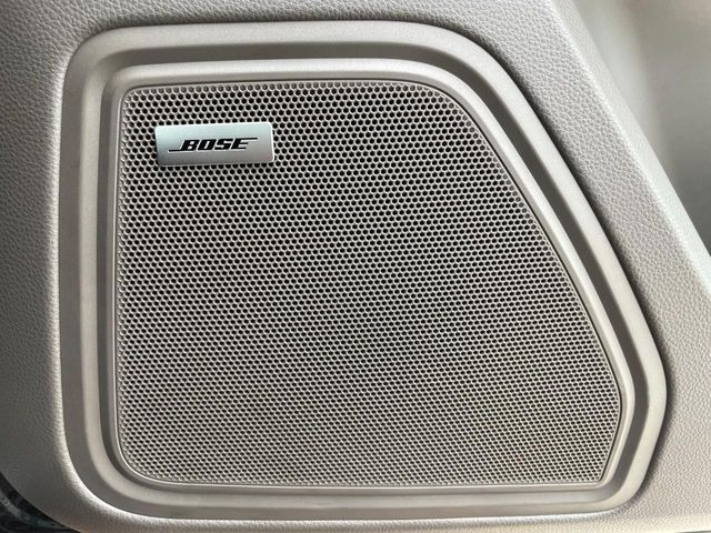 ��BOSE�T���E���h�V�X�e��:���f�����ɍœK�Ȓ������{���ꂽ�A�l�C�̃T�E���h�V�X�e���ł��B�ʏ�̃X�s�[�J�[�Ɣ�r���Ă����̍L���肪�������܂��B���񂲗��X�̏ゲ�̊����������B