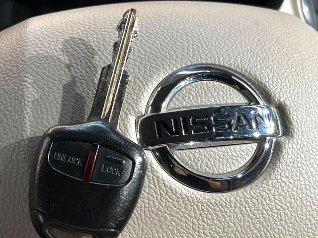 【キーレス】少し離れた場所からでもボタン一つでドアの開錠・施錠ができるのでとっても便利!ドアの鍵穴周りに傷をつけることもありません♪