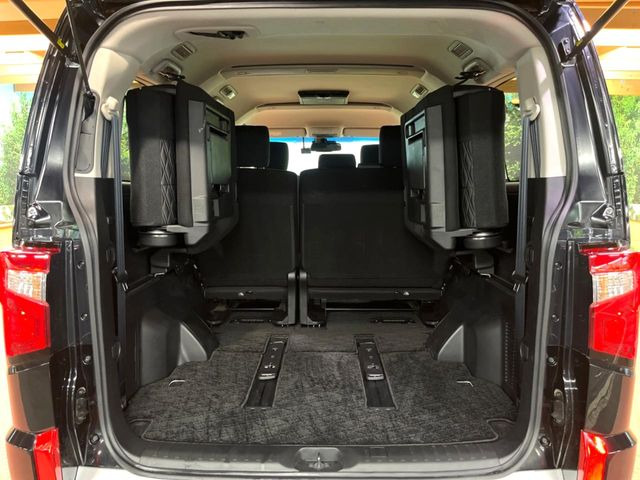 普段のお買い物や通勤、送迎等に十分な荷室スペースを確保しております。セカンドシートを倒すと、大きな荷物の積載も可能です♪