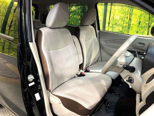 運転席シート廻りは使用感も少なく、良好な状態となっています。丁寧に使われていたことがよくわかりますね。