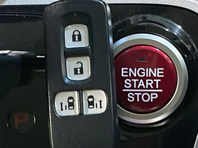 �yHonda�X�}�[�g�L�[�z�J�o����|�P�b�g�ɓ��ꂽ�܂܂ł��h�A�̎{���E�������\�ȃX�}�[�g�L�[�𑕔��B�G���W���̃I���E�I�t�����J�M�����o���K�v����������Ƃ��Ă��֗��ł���