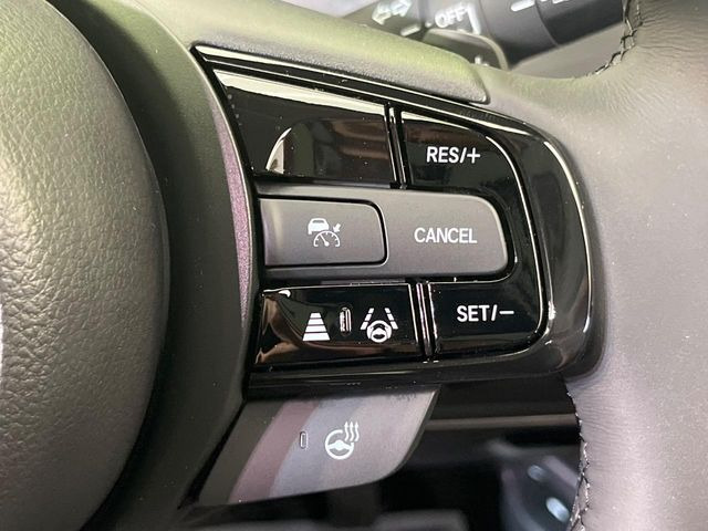 【アダプティブクルーズコントロール】高速道路での長距離走行が楽に!!自動で速度を保つクルーズコントロールが、衝突軽減システムと連携し、前方の車両を感知して車間を保つように速度調節してくれます!!