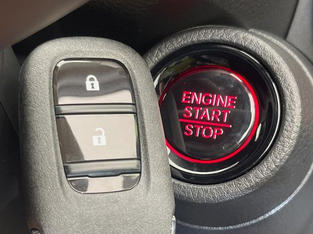 �yHonda�X�}�[�g�L�[�z�J�o����|�P�b�g�ɓ��ꂽ�܂܂ł��h�A�̎{���E�������\�ȃX�}�[�g�L�[�𑕔��B�G���W���̃I���E�I�t�����J�M�����o���K�v����������Ƃ��Ă��֗��ł���