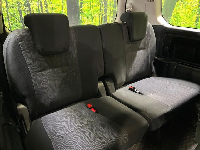 3列目シートはもちろん状態良好☆大人でもゆったりと座って頂けますので、大人数でのお出かけもラクラクです♪ご家族で、気の知れた仲間で、ドライブに行くのが楽しみですね♪