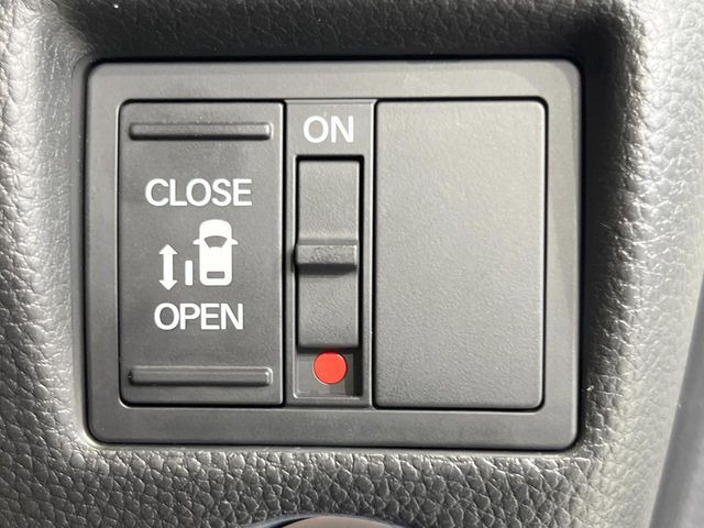 【パワースライドドア】スマートキーや運転席のスイッチでスライドドアの開閉が可能♪電動だから力を入れてドアを開ける必要が無く、小さいお子様でも、重い荷物を持っている時もラクに開け閉めできます♪