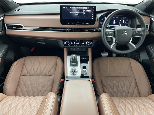 アウトランダーPHEV 2.4 P エグゼクティブ パッケージ 4WD