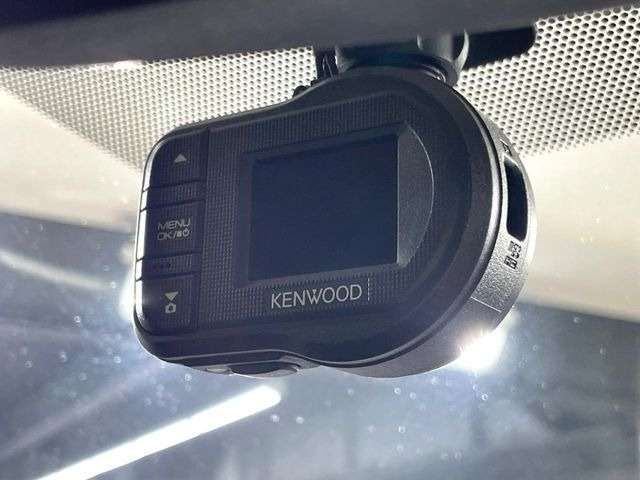 【ドライブレコーダー】ドライブレコーダー装備!走行中はもちろん、あおり運転や事故に遭遇した際、映像で記録し、万一のリスクに備えます。※記録用SDカードはお客様ご自身でご準備いただく必要があります。