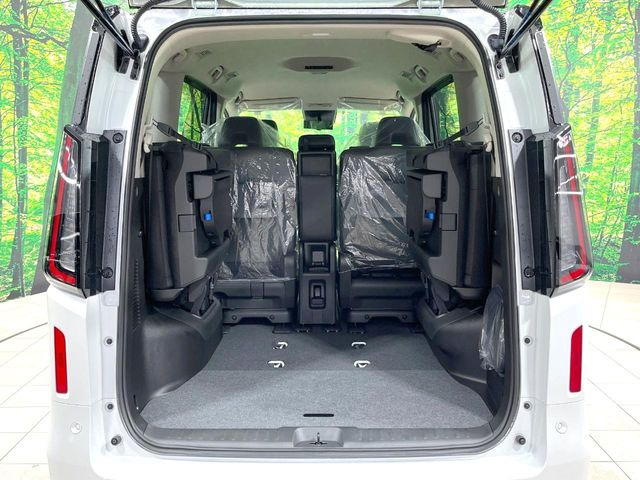 普段のお買い物や通勤、送迎等に十分な荷室スペースを確保しております。セカンドシートを倒すと、大きな荷物の積載も可能です♪