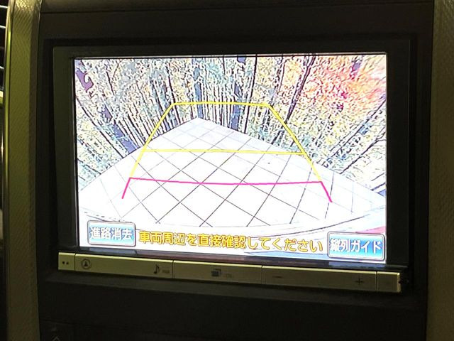 【バックカメラ】駐車時に後方がリアルタイム映像で確認できます。大型商業施設や立体駐車場での駐車時や、夜間のバック時に大活躍!運転スキルに関わらず、今や必須となった装備のひとつです!