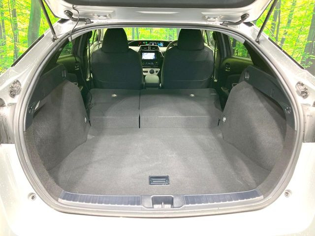 後席を格納すると、これだけの広さが!シーンに合わせたシートアレンジで、大きな荷物も積むことが出来ます♪