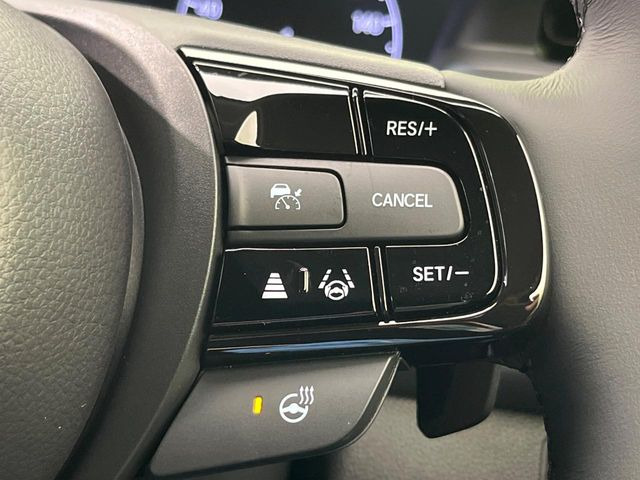 【アダプティブクルーズコントロール】高速道路での長距離走行が楽に!!自動で速度を保つクルーズコントロールが、衝突軽減システムと連携し、前方の車両を感知して車間を保つように速度調節してくれます!!