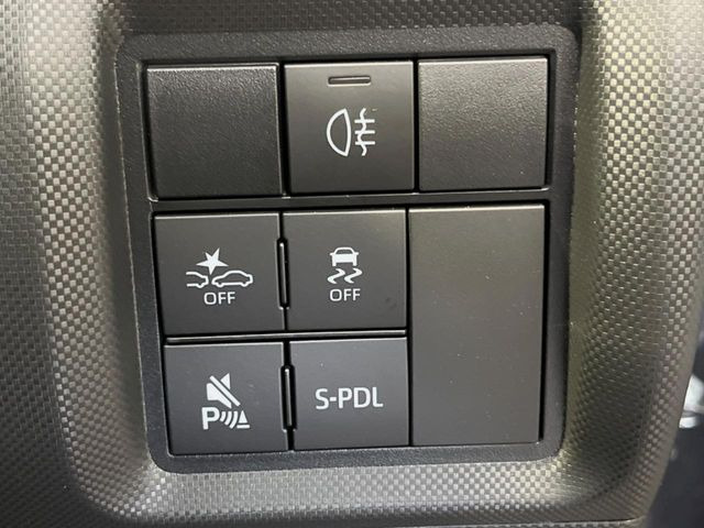 【スマートアシスト】走行中に前方の車両等を認識し、衝突しそうな時は警報とブレーキで衝突回避と被害軽減をアシスト。より安全にドライブをお楽しみいただけます。
