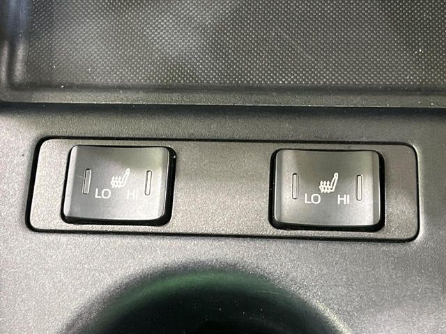 【シートヒーター】寒い日に重宝するシートヒーター!エアコンより早く温まってくれるので寒がりの人も安心ですね♪エアコンの温風は乾燥するから苦手、という方にもをおすすめです。