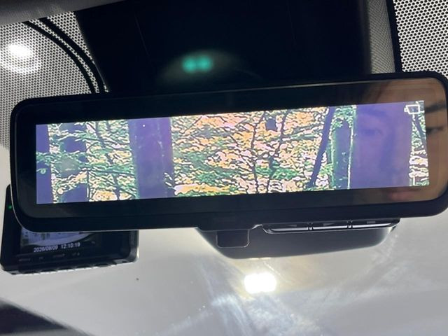 【デジタルインナーミラー】後席の大きな荷物や同乗者で後方が確認しづらい時でも安心!カメラが撮影した車両後方の映像をルームミラー内に表示。クリアな視界で状況の確認が可能です!