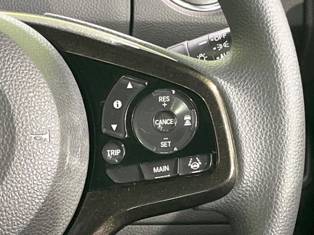 【アダプティブクルーズコントロール】高速道路での長距離走行が楽に!!自動で速度を保つクルーズコントロールが、衝突軽減システムと連携し、前方の車両を感知して車間を保つように速度調節してくれます!!