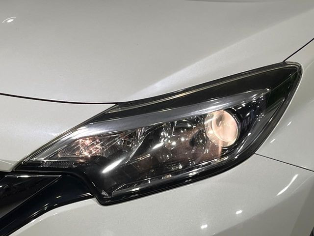 【オートライト】周りの明るさに応じて自動でヘッドライトの点灯・消灯ができる機能です!ライトの付け忘れ・消し忘れなどが無くなり、雨の日や夕方の走行も安心!トンネル通過時も便利ですね♪