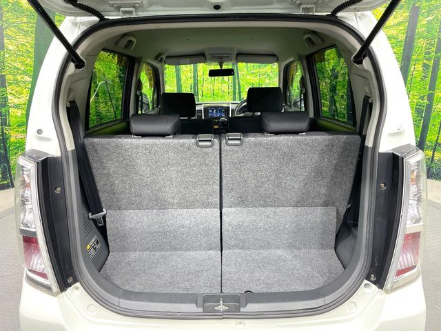 普段のお買い物や通勤、送迎等に十分な荷室スペースを確保しております。セカンドシートを倒すと、大きな荷物の積載も可能です♪