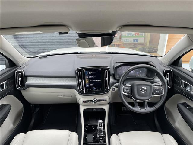 XC40B4 AWD インスクリプション 4WD