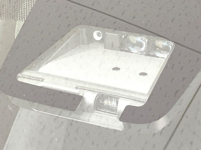 【トヨタセーフティセンス】走行中に前方の車両等を認識し、衝突しそうな時は警報とブレーキで衝突回避と被害軽減をアシスト。より安全にドライブをお楽しみいただけます。