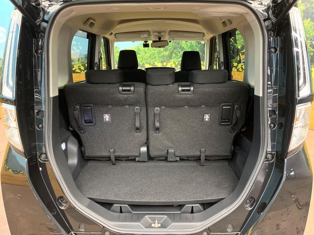 普段のお買い物や通勤、送迎等に十分な荷室スペースを確保しております。セカンドシートを倒すと、大きな荷物の積載も可能です♪