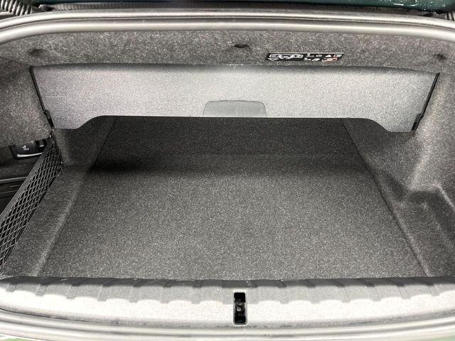 ●トランクルーム:趣味が広がる収容スペース!これだけの広さがあればお買い物やレジャーなどにも最適です!使用感も少なくきれいな状態を維持しております。